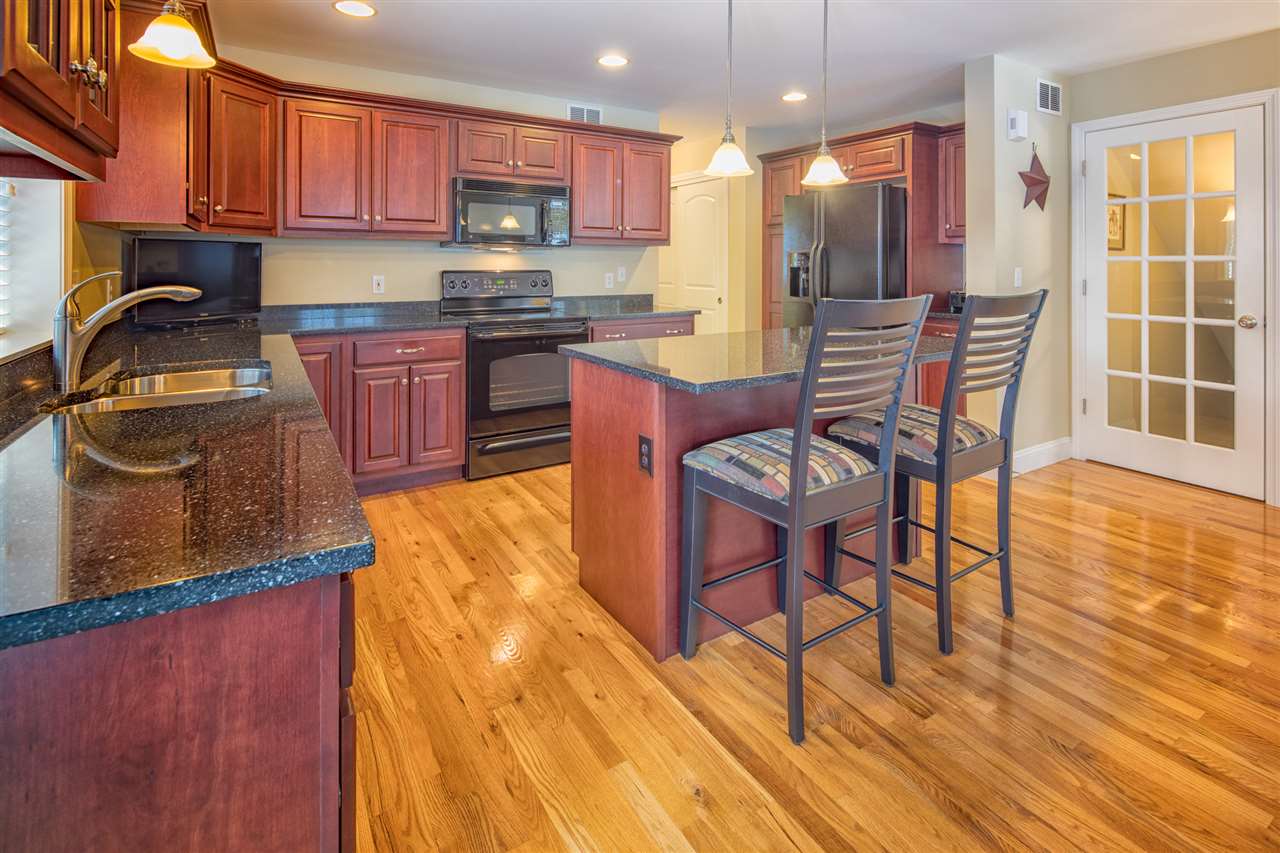 15 Susan Lane Rochester, NH 03867 - Photo 2 of 36
