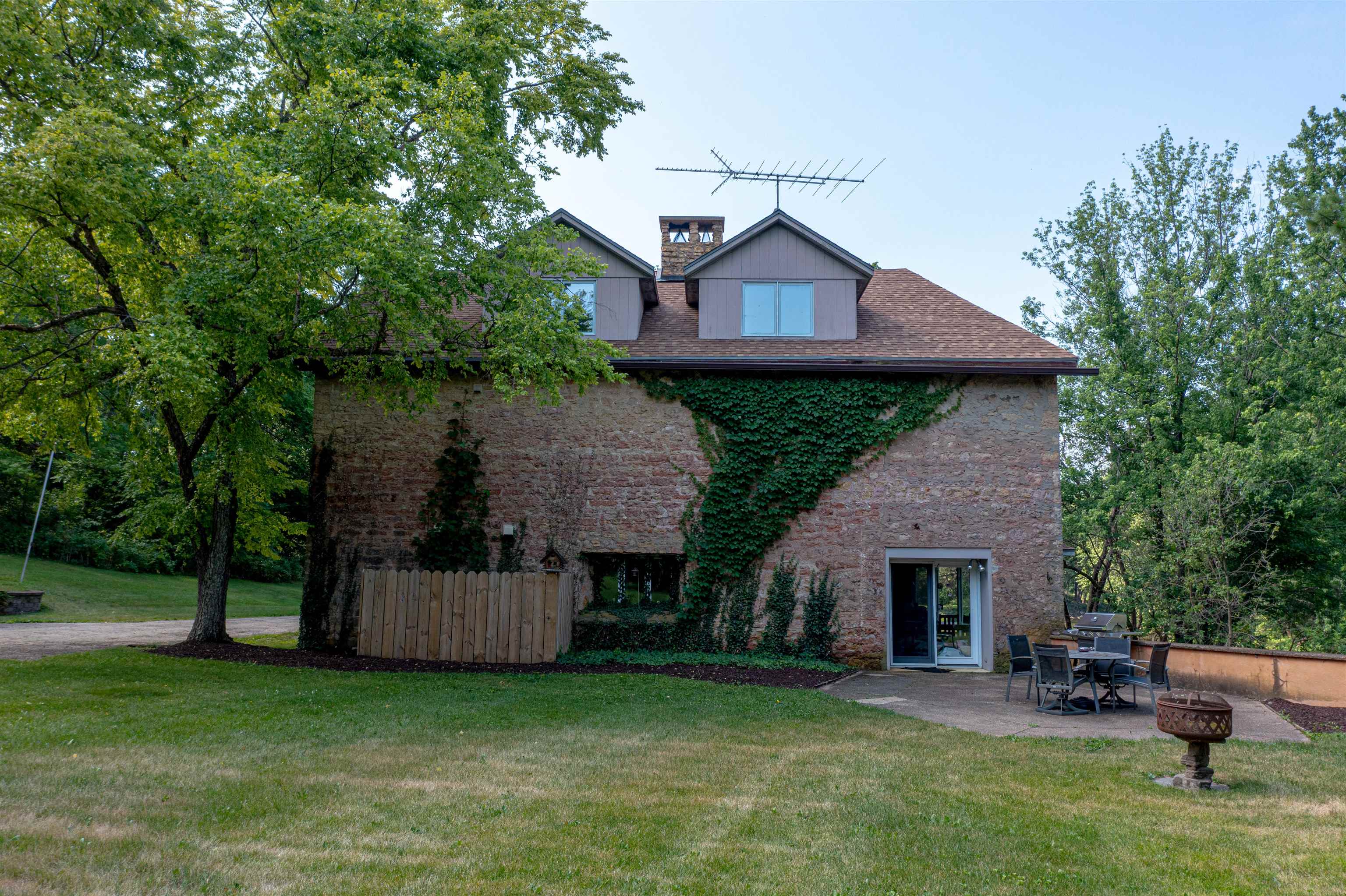 1066 South Browns Mill Road Freeport, IL 61032 - Photo 29 of 34 Gallery Image 29