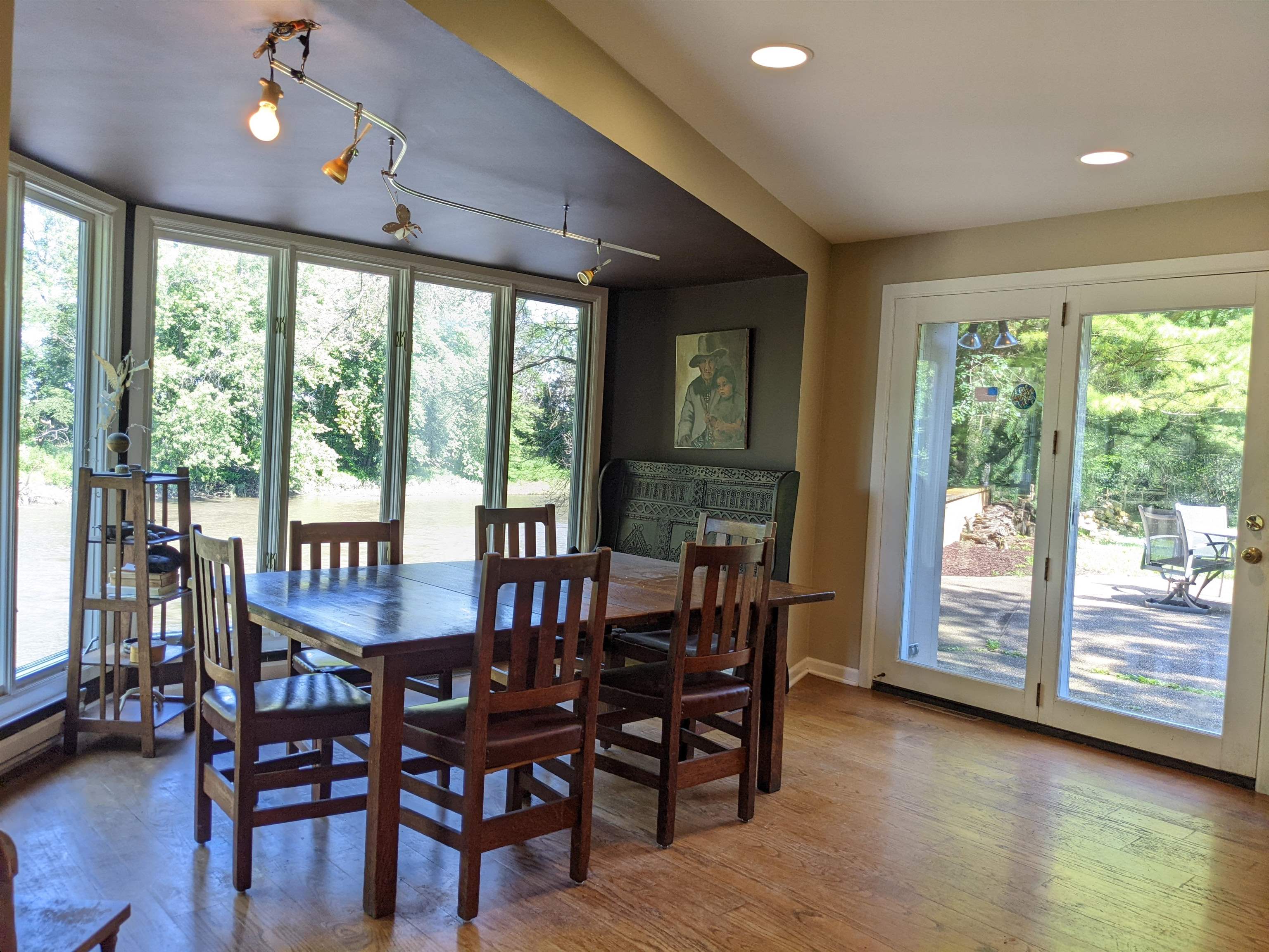 1066 South Browns Mill Road Freeport, IL 61032 - Photo 8 of 34 Gallery Image 8