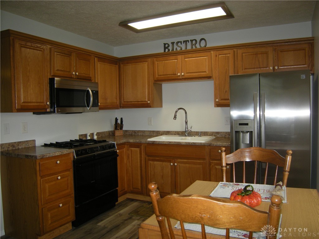 3595 Ln Garden Court Riverside, OH 45404 - Photo 8 of 29