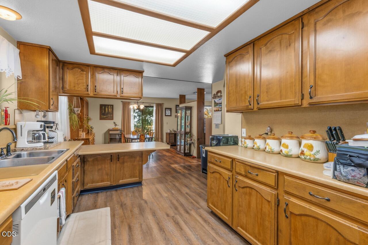 758 Summit Loop Grants Pass, OR 97527 - Photo 10 of 37 Gallery Image 10