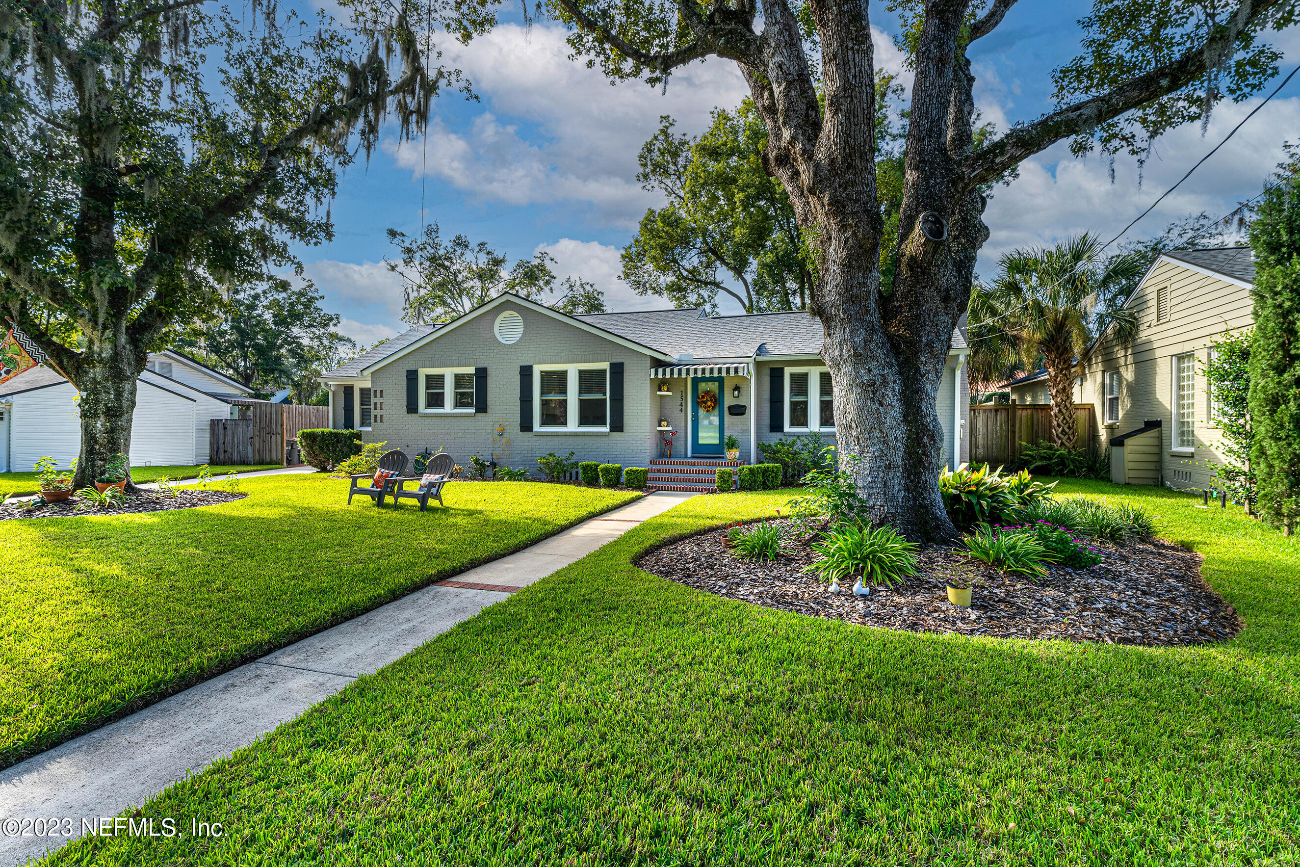 1544 Lorimier Road Jacksonville, FL 32207 - Photo 2 of 27 a front view of house with yard and green space