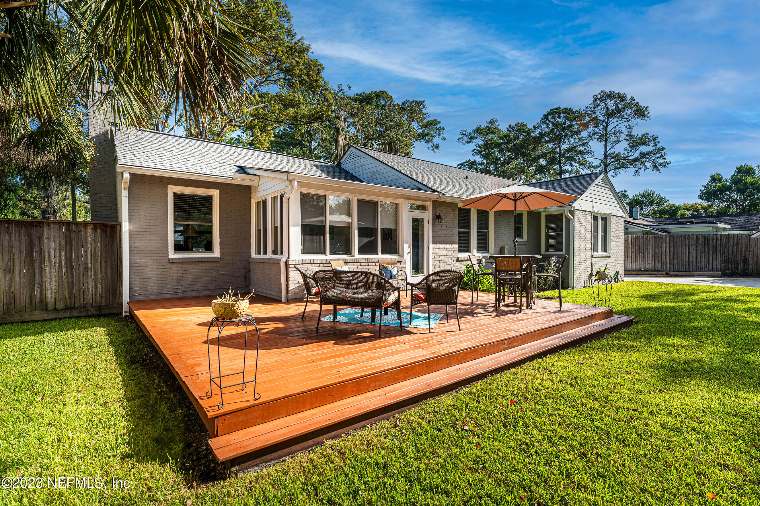 1544 Lorimier Road Jacksonville, FL 32207 - Photo 21 of 27 a view of a house with swimming pool and sitting area