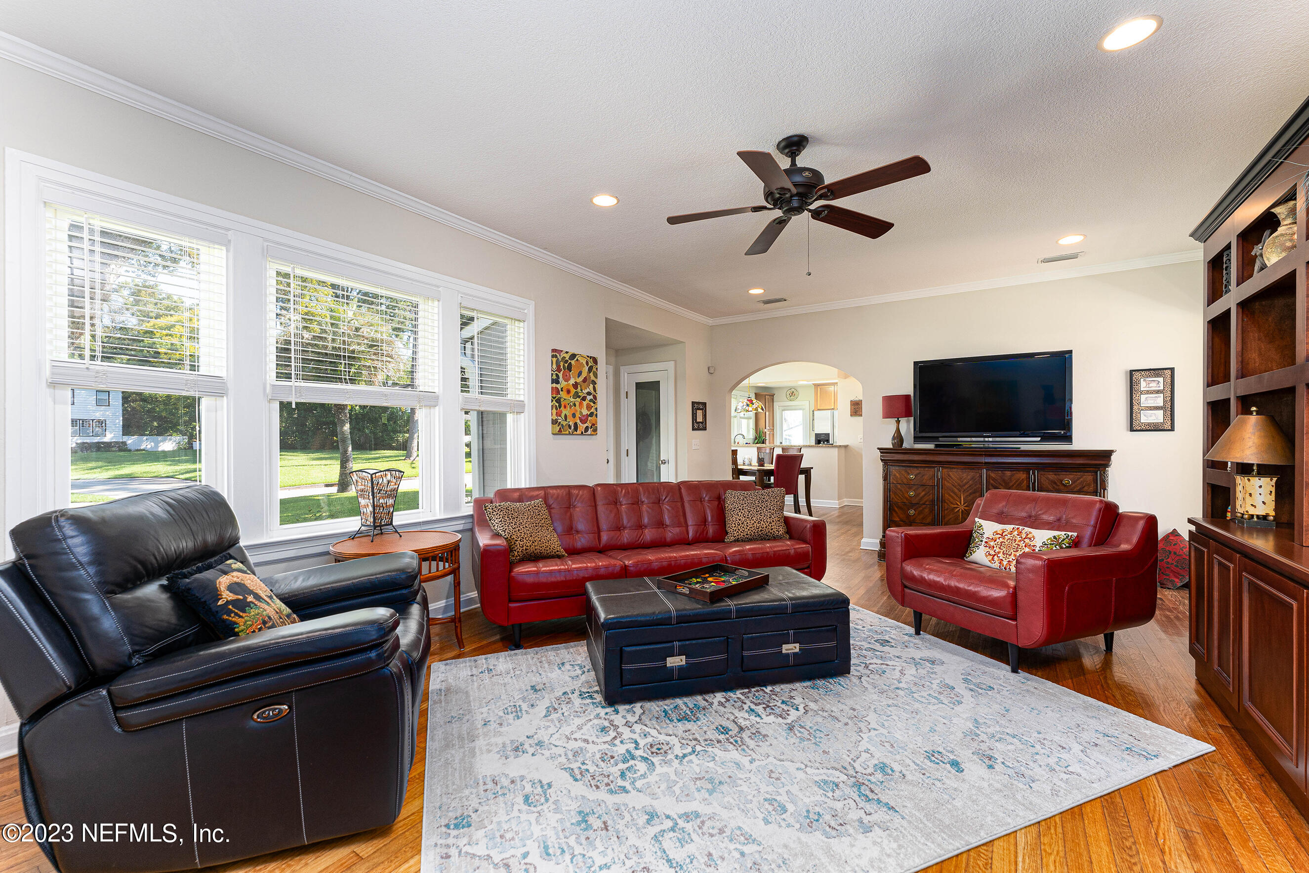 1544 Lorimier Road Jacksonville, FL 32207 - Photo 7 of 27 a living room with furniture and a flat screen tv