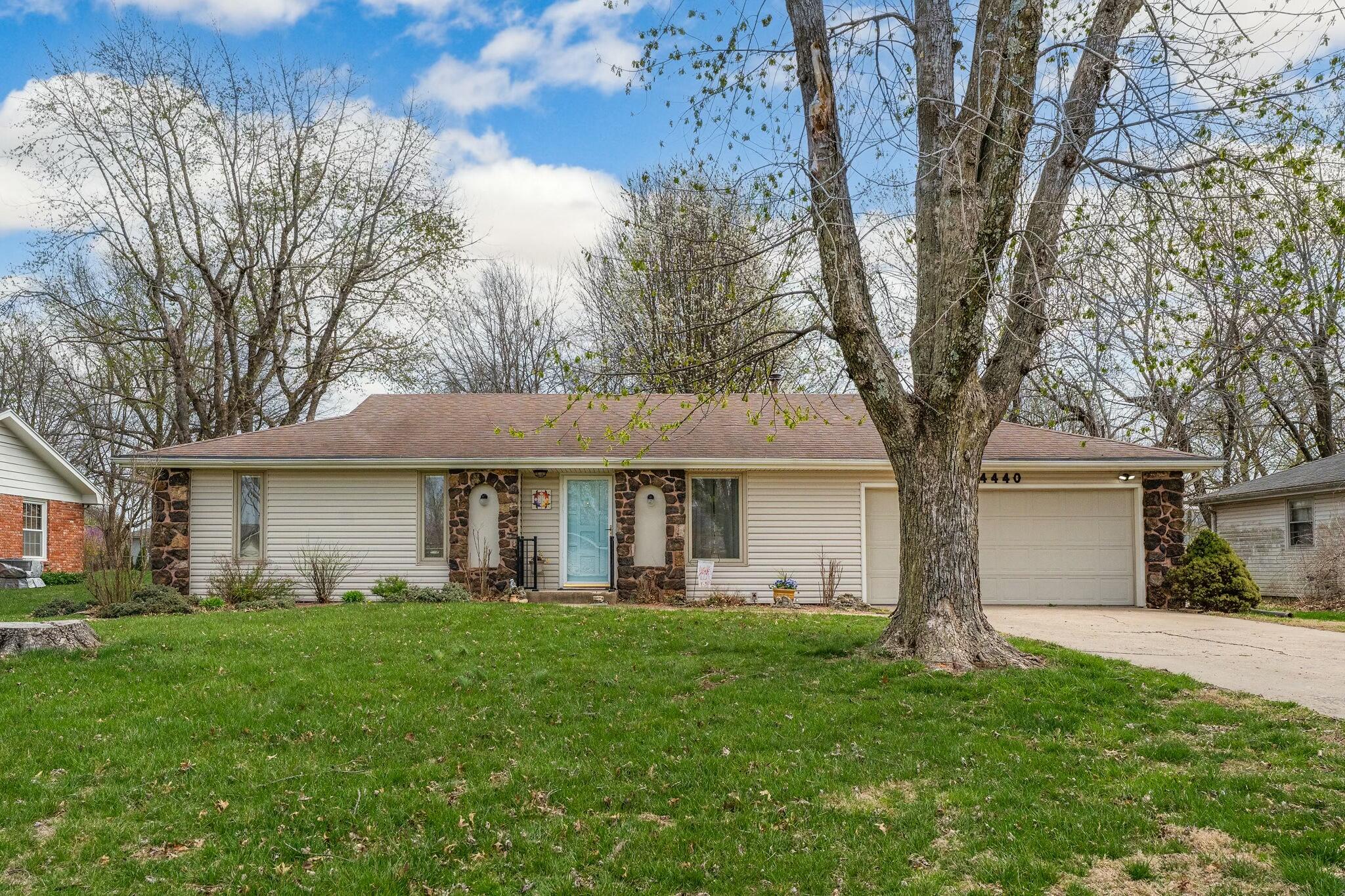 4440 South Ridgecrest Drive Springfield, MO 65810 - Photo 1 of 1 tempImage9hx1sG