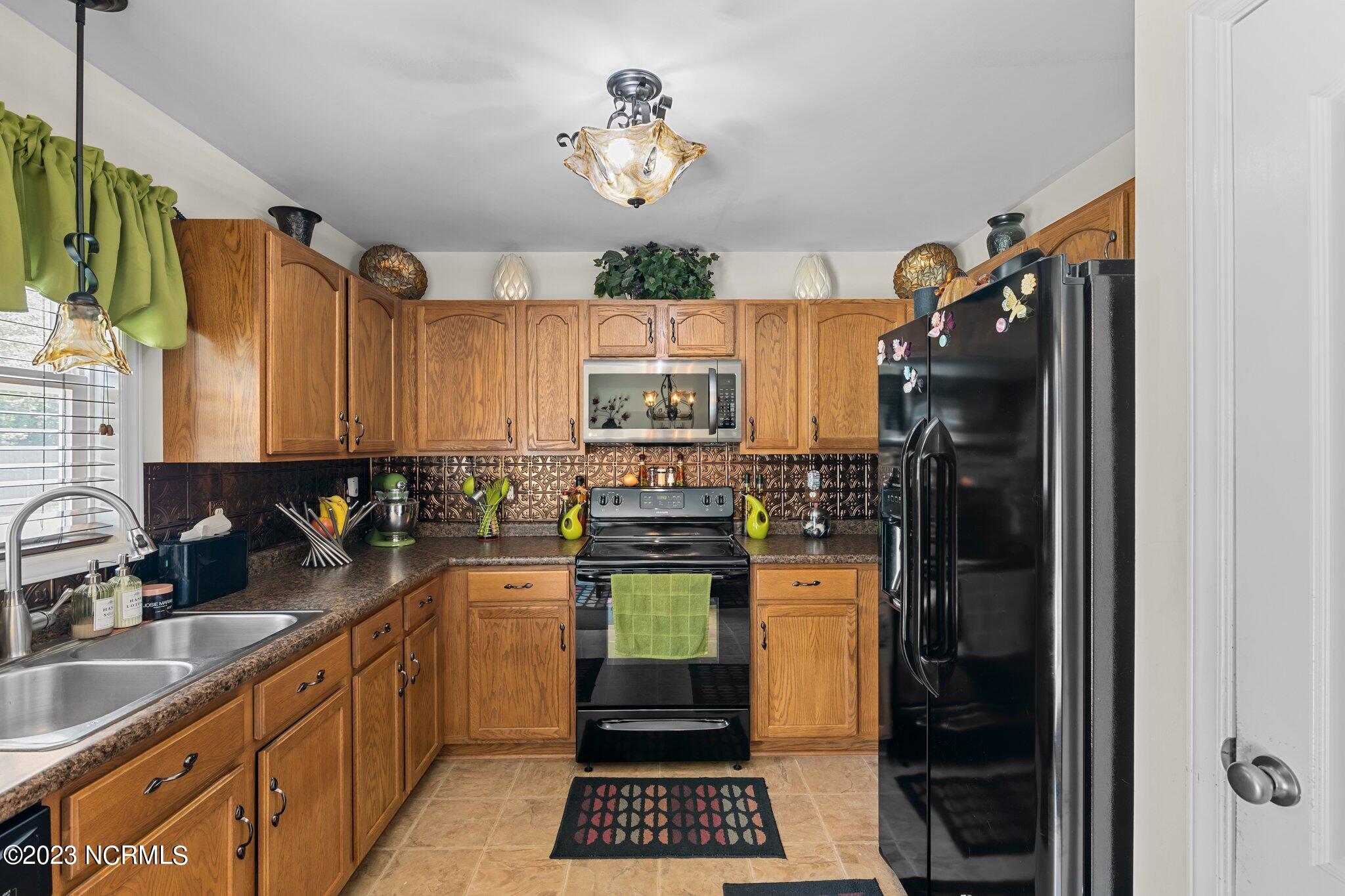 435 Rocky Run Road New Bern, NC 28562 - Photo 11 of 39 19-web-or-mls-2I3A0024-1