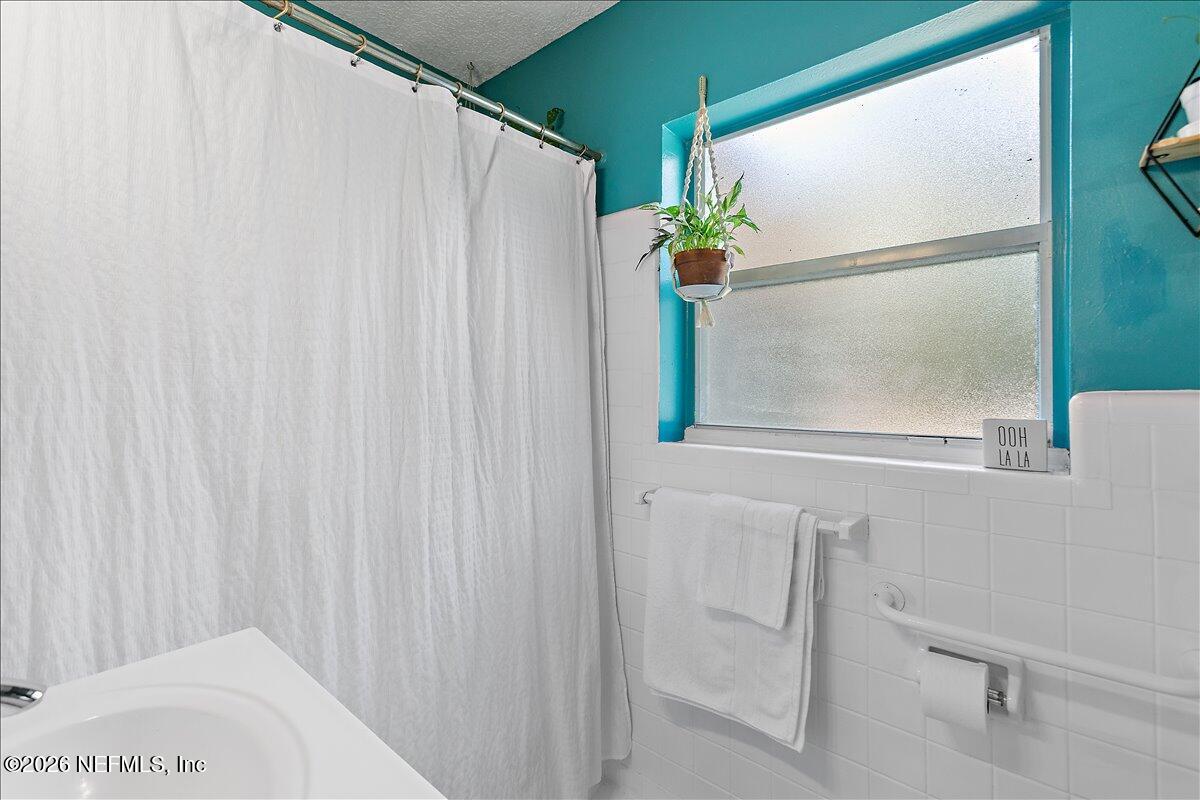 3633 Rendale Drive North Jacksonville, FL 32210 - Photo 9 of 19 09-Bathroom