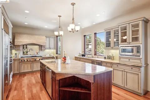 $2,475,000 | 6611 Elverton Drive, Oakland, CA 94611