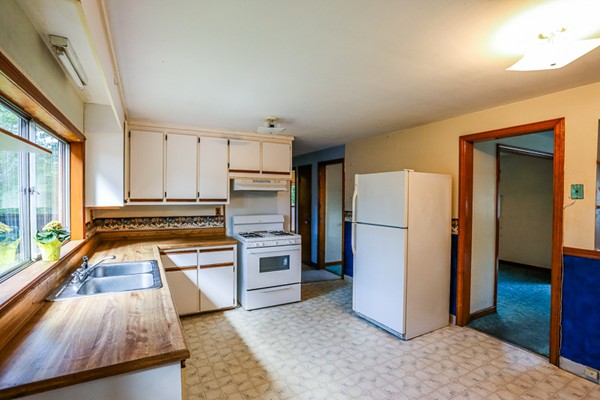 3 Laurine Road Danvers, MA 01923 - Photo 3 of 19 Gallery Image 3