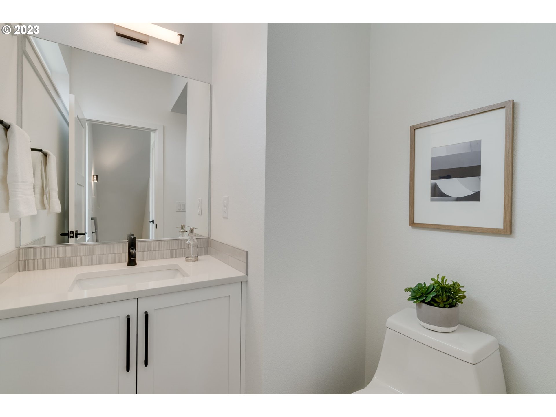 108 Northeast Bridgeton Road Portland, OR 97211 - Photo 19 of 47 Bathroom
