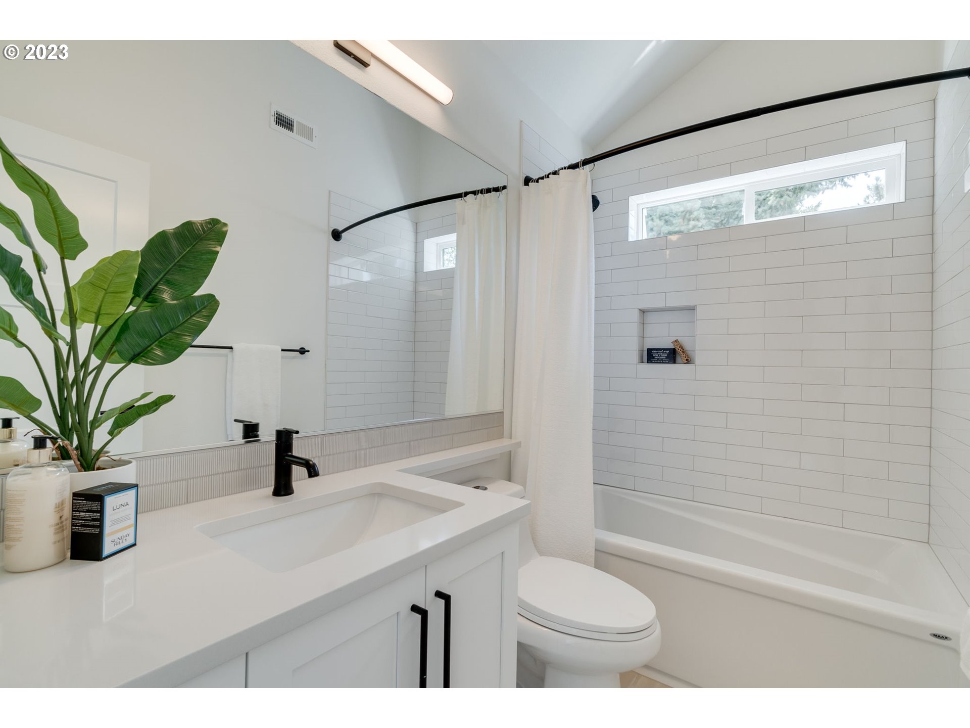 108 Northeast Bridgeton Road Portland, OR 97211 - Photo 22 of 47 Bathroom