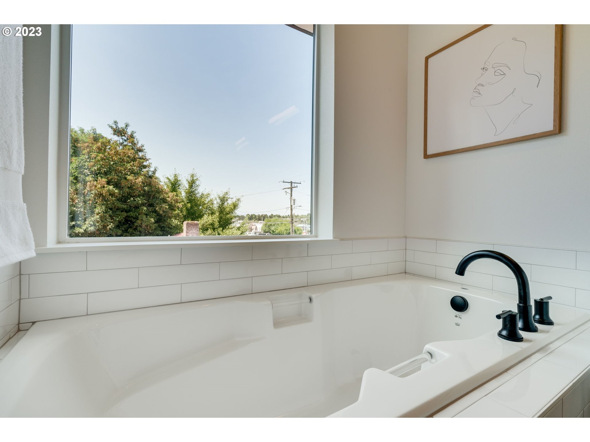 108 Northeast Bridgeton Road Portland, OR 97211 - Photo 34 of 47 Owner's Suite Bathroom
