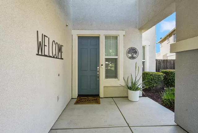 a view of a house with entryway and plants