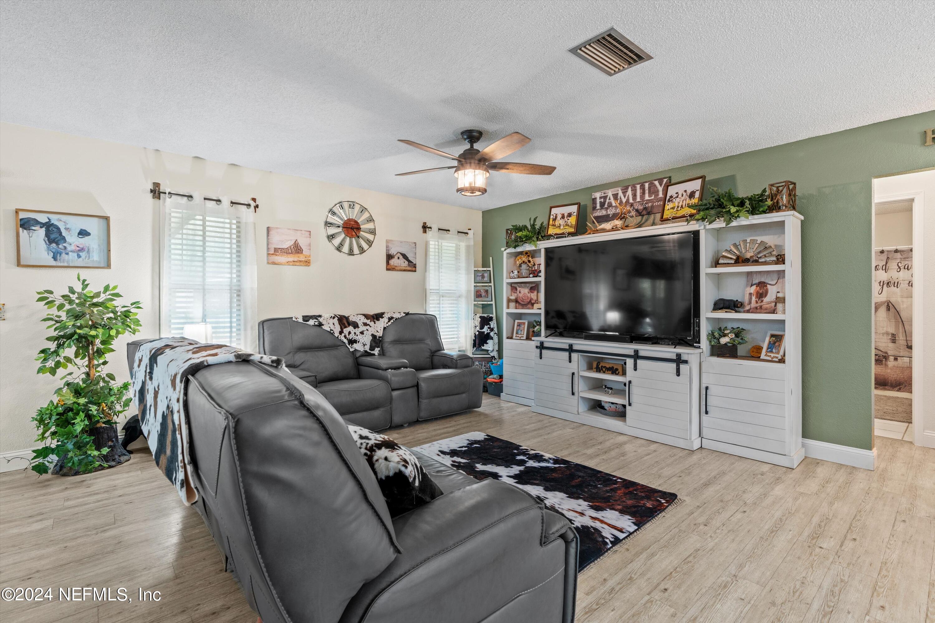 1645 Lightsey Road St. Augustine, FL 32084 - Photo 10 of 40 12-Living Room