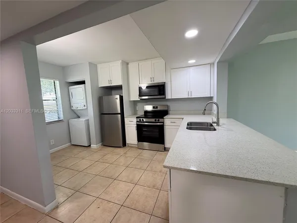 $2,200 | 4885 Lake Arjaro Drive, Unit 4869, West Palm Beach, FL 33407