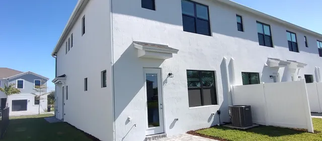 $2,990 | 7770 Southwest Bentley Lane, Stuart, FL 34997