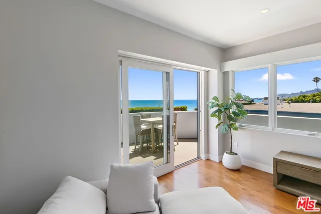 $4,000,000 | 22065 Pacific Coast Highway, Unit 1, Malibu, CA 90265