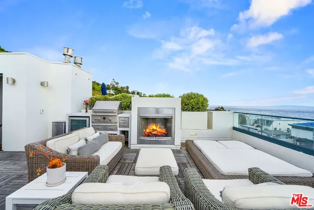 $4,000,000 | 22065 Pacific Coast Highway, Unit 1, Malibu, CA 90265