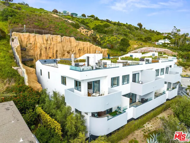 $4,000,000 | 22065 Pacific Coast Highway, Unit 1, Malibu, CA 90265