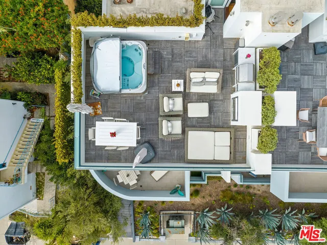 $4,000,000 | 22065 Pacific Coast Highway, Unit 1, Malibu, CA 90265