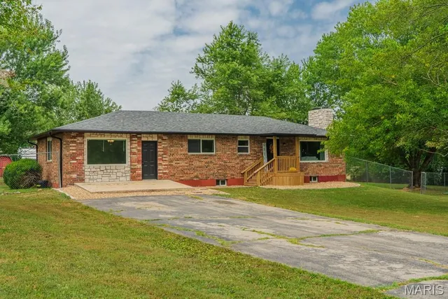 $299,900 | 19511 County Road 5-606R, Lebanon, MO 65536