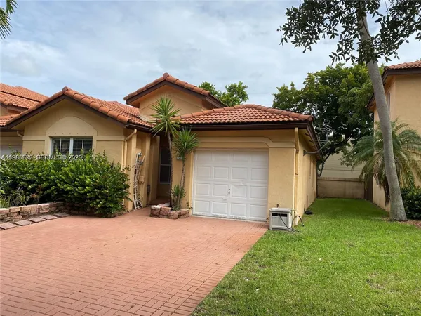 $2,950 | 14117 North Forest Oak Circle, Davie, FL 33325