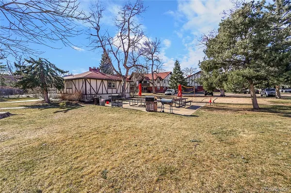 a view of a yard with a house
