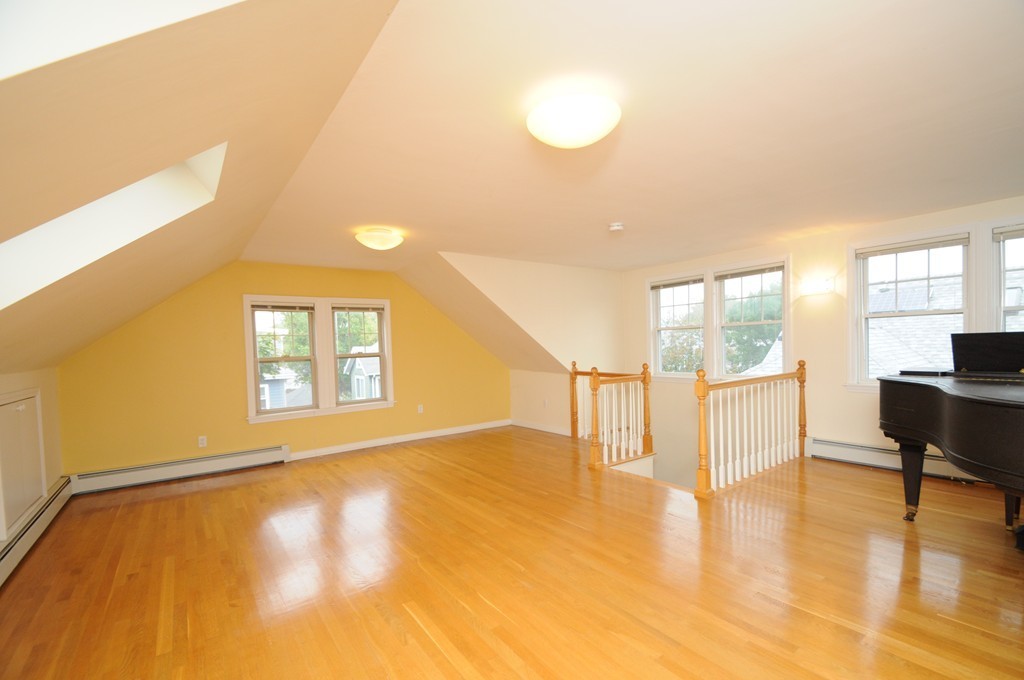 23-25 Pondview Road, Unit 25 Arlington, MA 02474 - Photo 2 of 16 Gallery Image 2