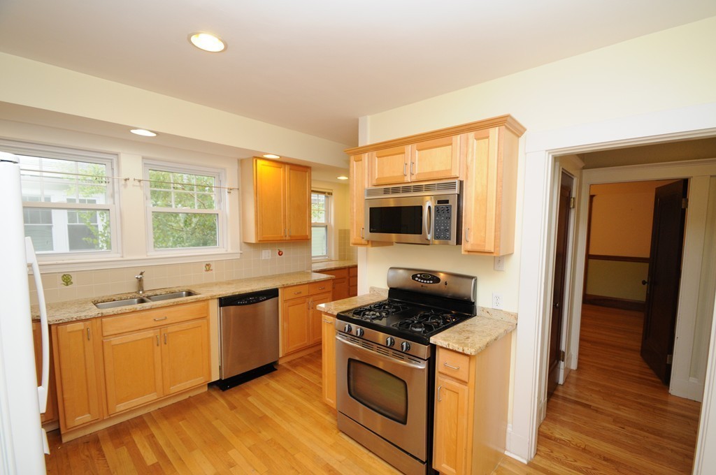 23-25 Pondview Road, Unit 25 Arlington, MA 02474 - Photo 3 of 16 Gallery Image 3
