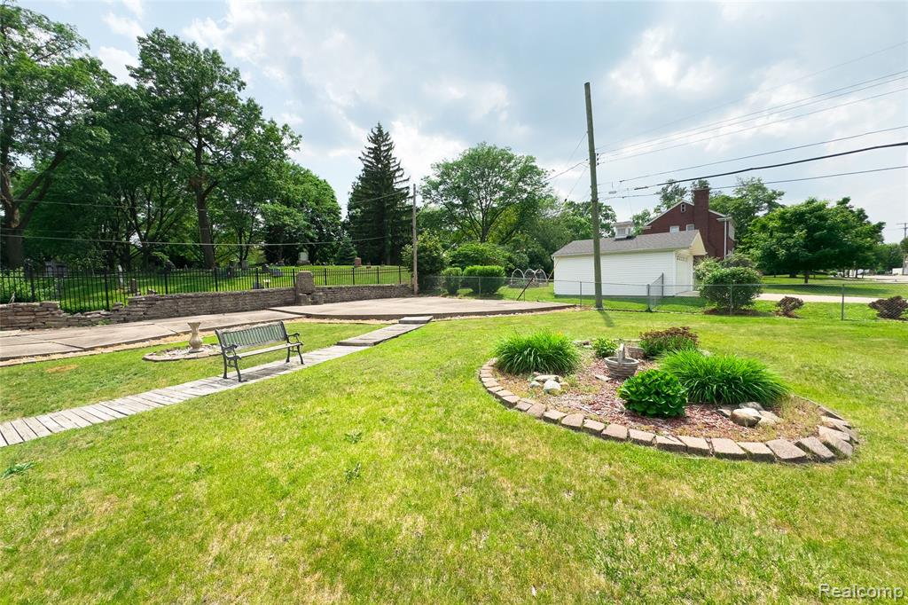 23211 Myrtle Street Dearborn, MI 48128 - Photo 28 of 36