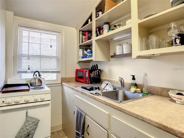 $1,550 | 1141 Sunset Point Road, Unit 3, Clearwater, FL 33755