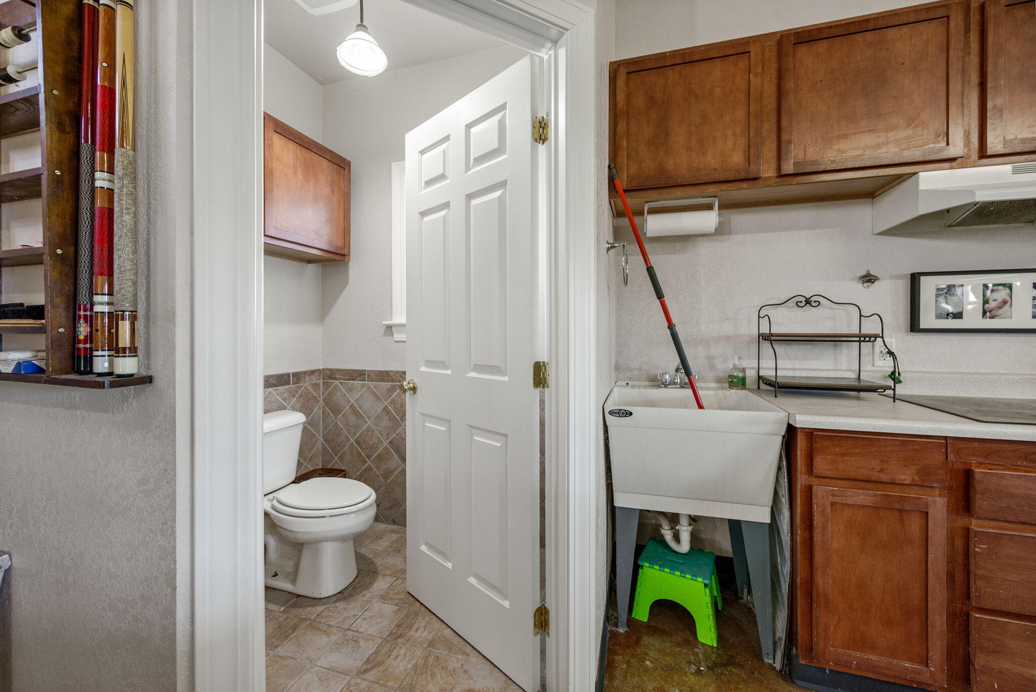 4508 Dodge Road White City, OR 97503 - Photo 46 of 57 half bath in garage