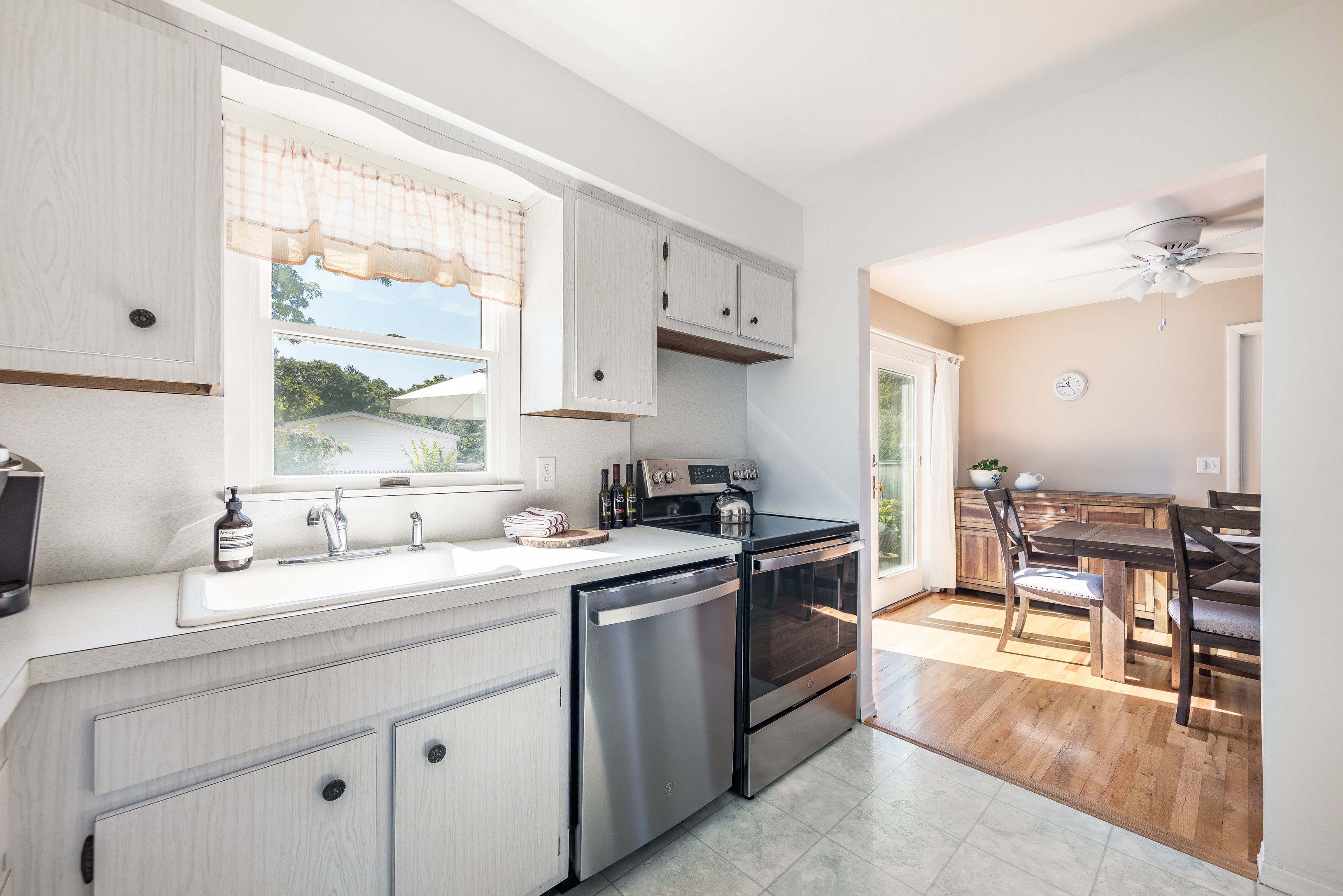 40 Riverdale Drive Hampton Bays, NY 11946 - Photo 10 of 19