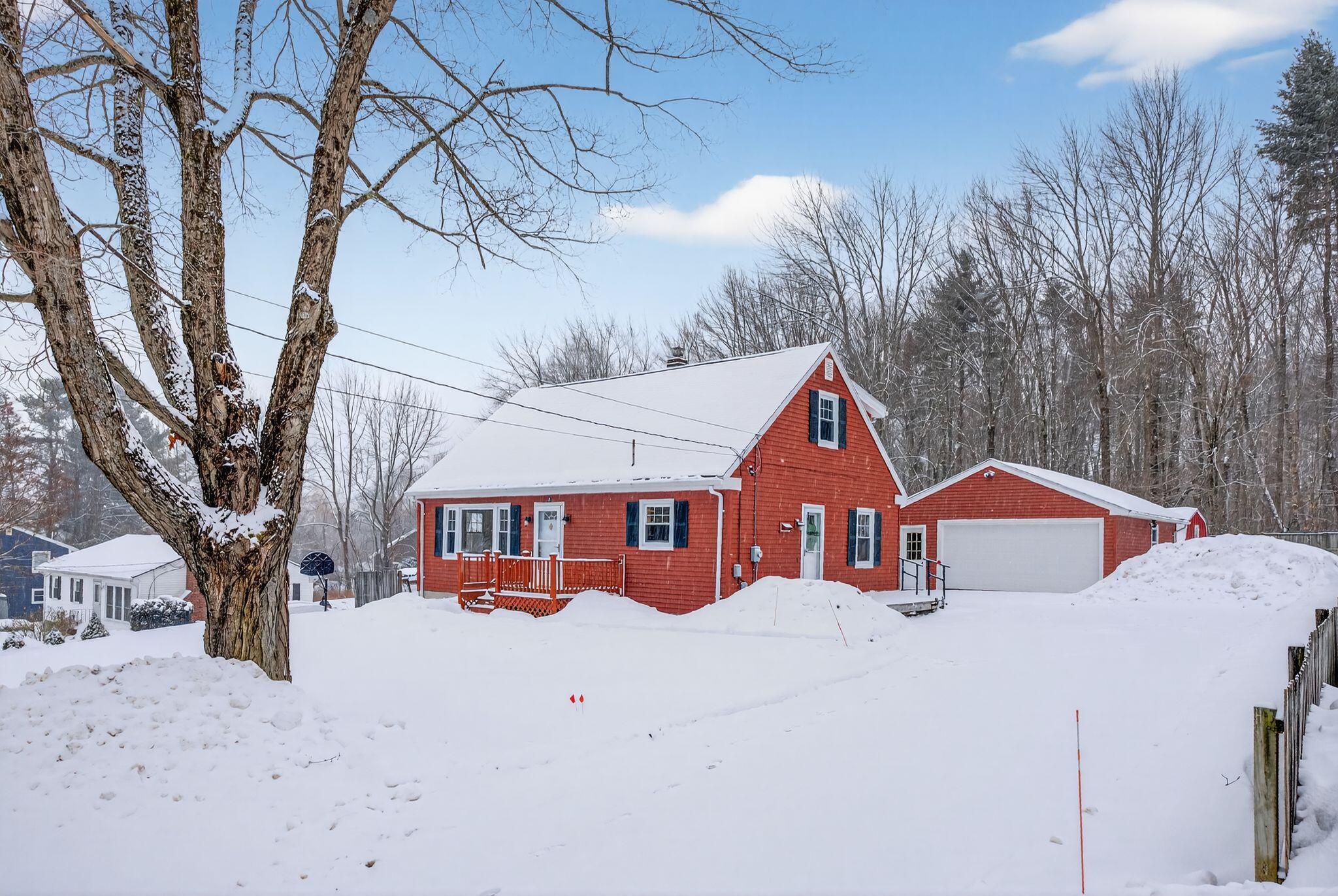 15 Hamlin Rd, Falmouth