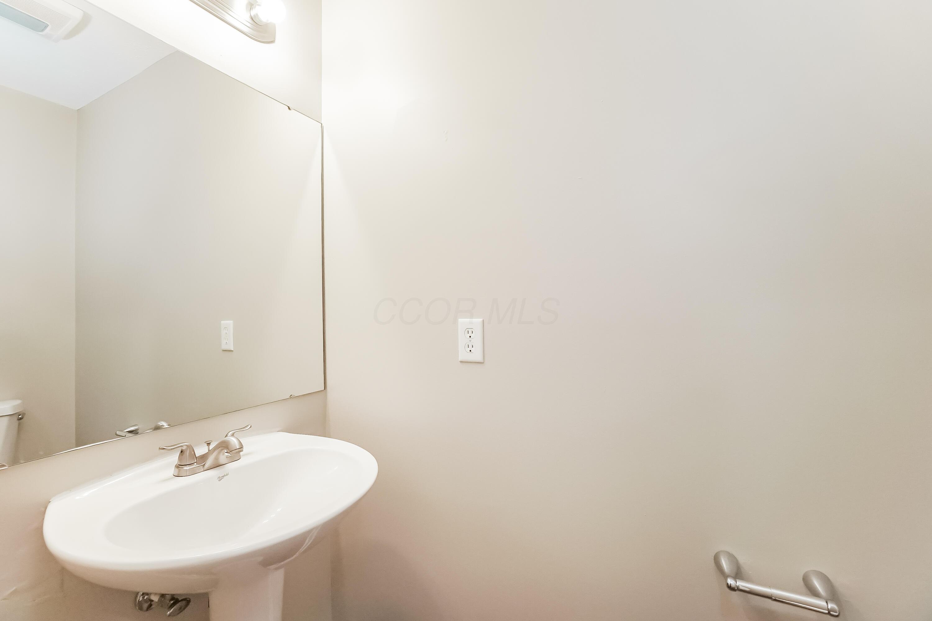 74 Tabilore Loop Delaware, OH 43015 - Photo 13 of 18 015-photo-bathroom-7563705