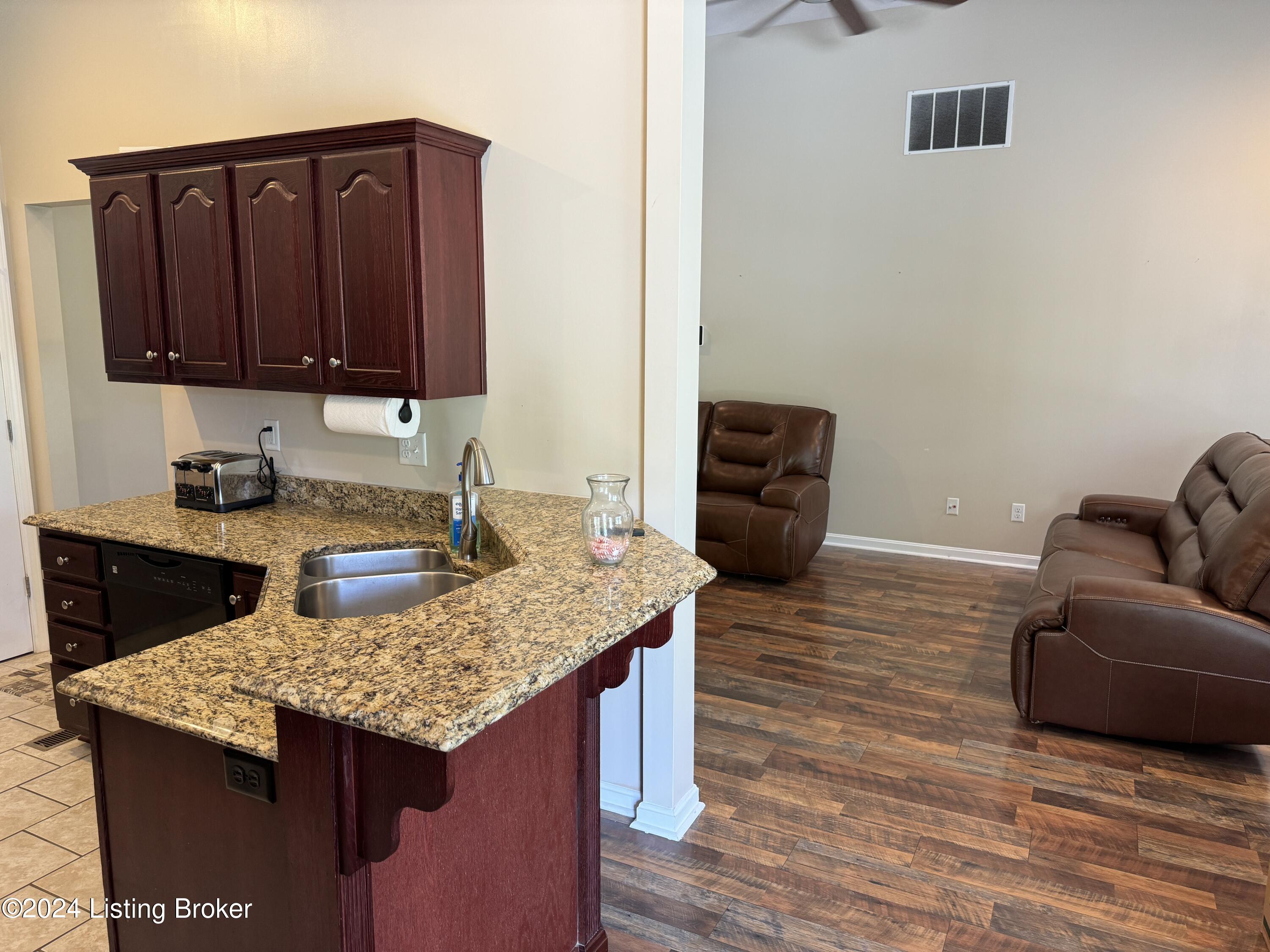 6311 Hollow Tree Road Louisville, KY 40291 - Photo 15 of 35 Breakfast Bar Countertop