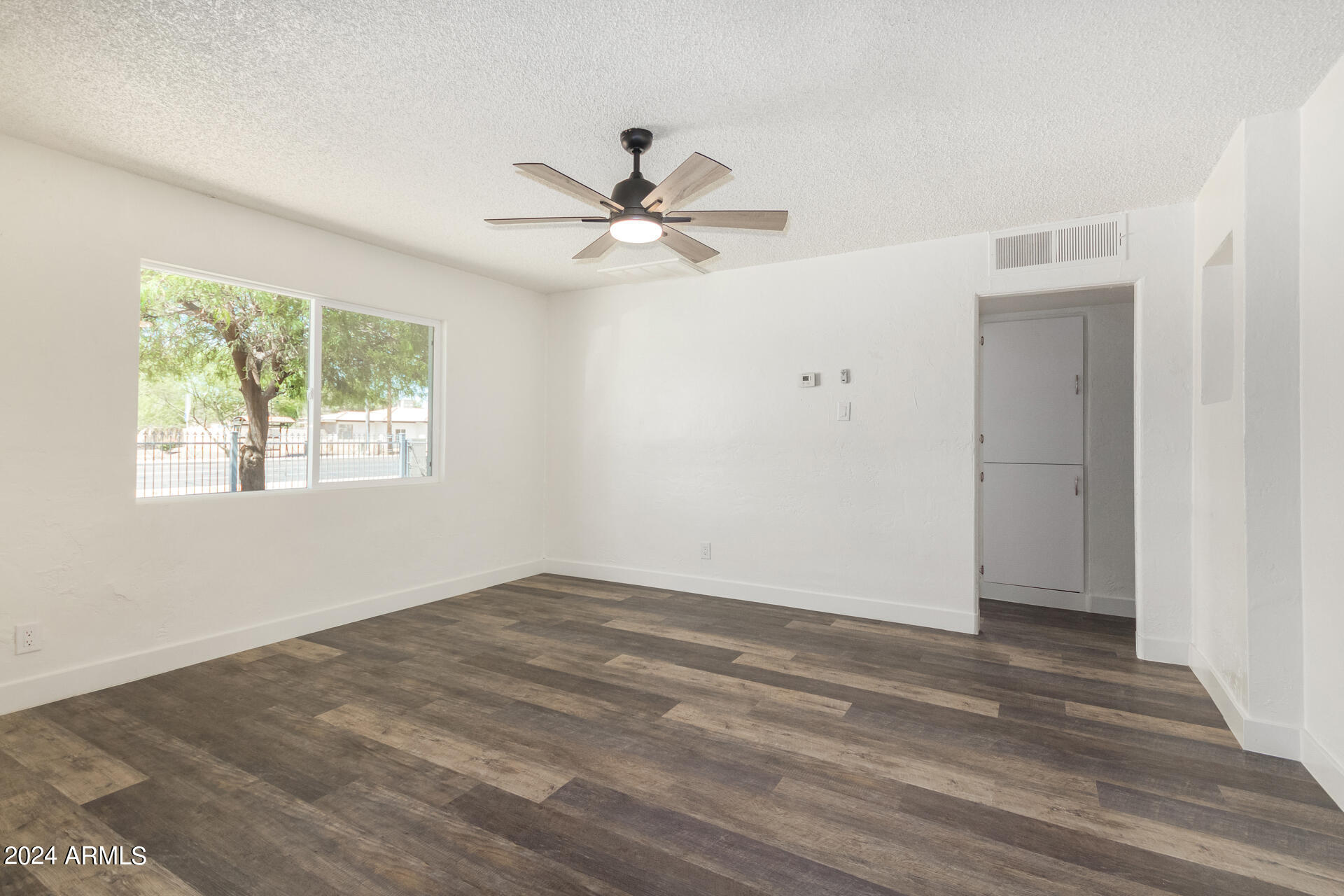 2141 East Broadway Road Phoenix, AZ 85040 - Photo 13 of 37 0013-13 - Broadway