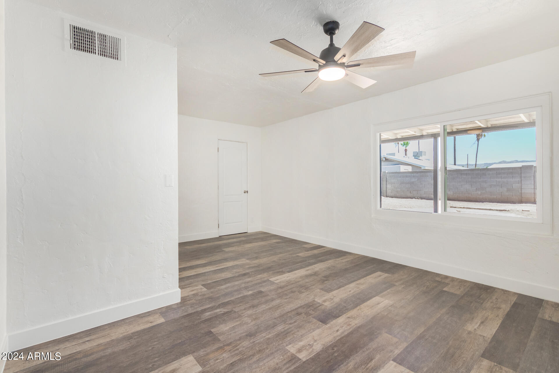2141 East Broadway Road Phoenix, AZ 85040 - Photo 27 of 37 0027-26 - Broadway