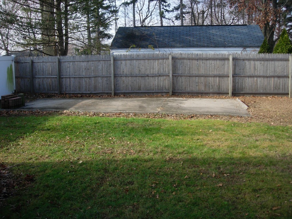 37 Sterling Road Agawam, MA 01001 - Photo 12 of 13 Gallery Image 12