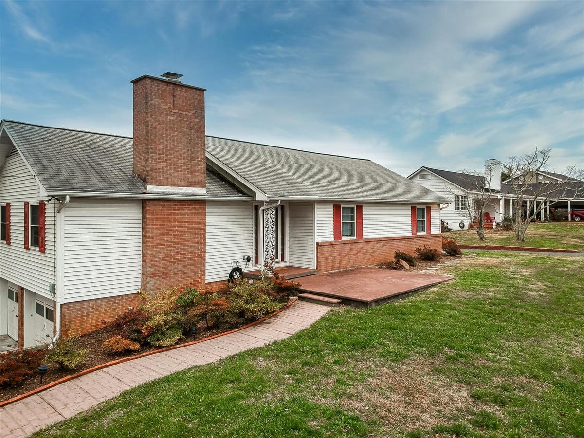 4579 Old Stage Road Kingsport, TN 37664 - Photo 3 of 33 02-Old Stage Tina-2