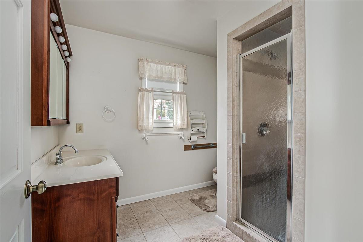 4579 Old Stage Road Kingsport, TN 37664 - Photo 22 of 33 22-Old Stage Tina-22