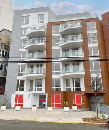 $739,000 | 42-23 Parsons Boulevard, Unit 1E | Flushing