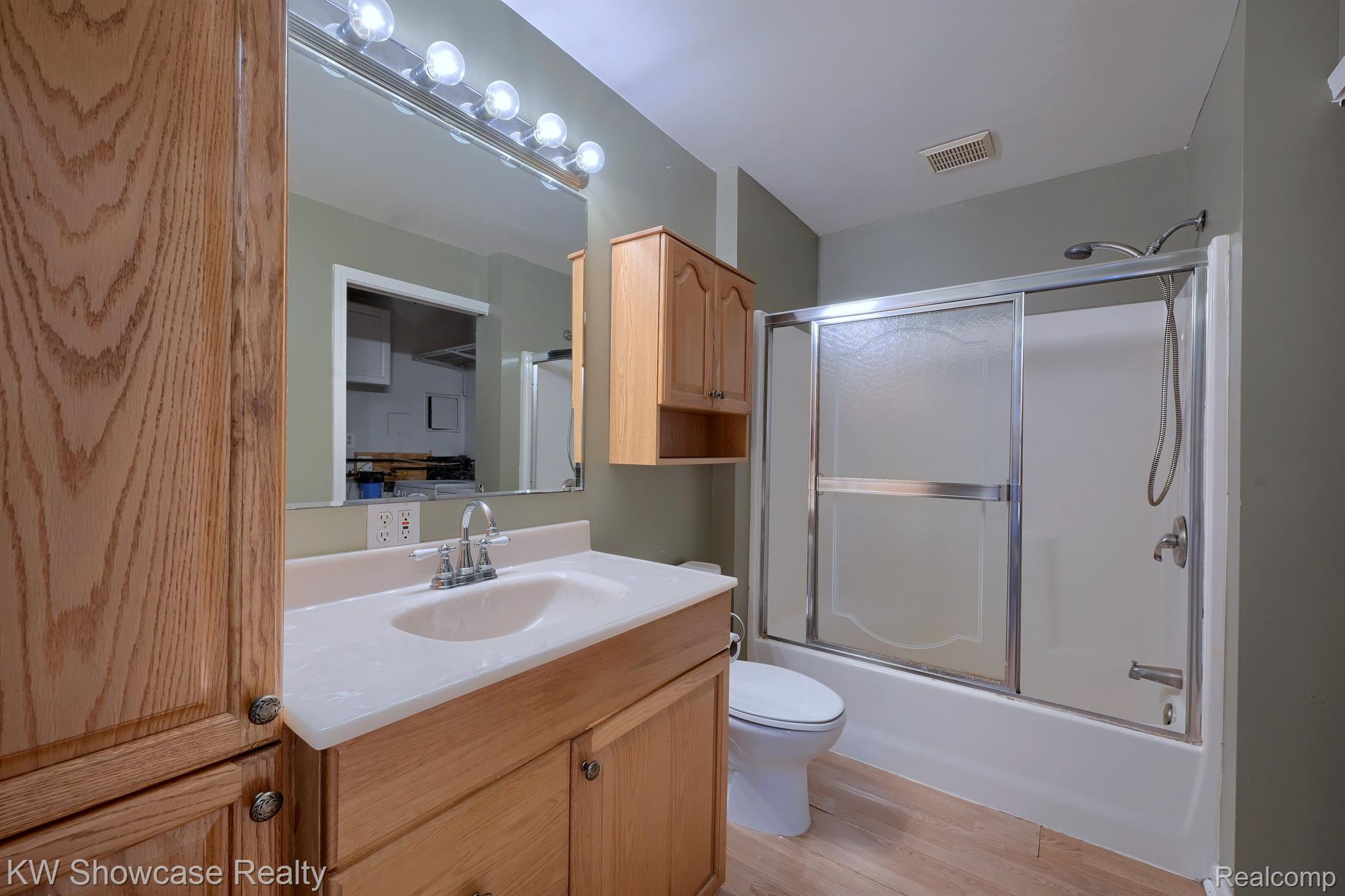 5276 Wayne Road White Lake, MI 48383 - Photo 17 of 22 Gallery Image 17