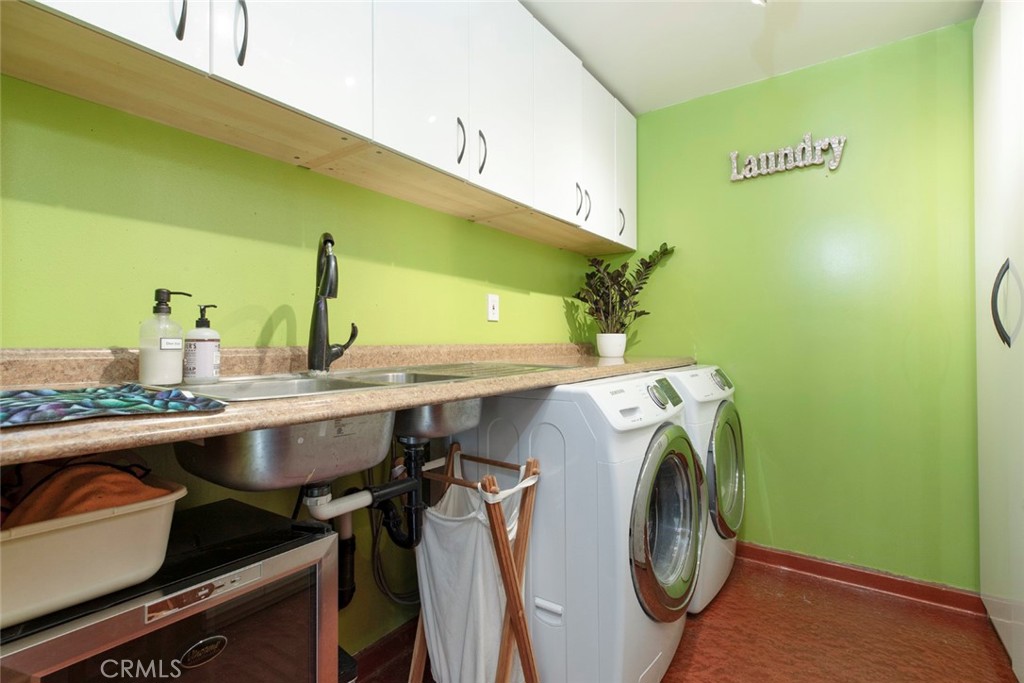 1748 Bel Aire Drive Glendale, CA 91201 - Photo 34 of 51 a utility room with dryer and washer