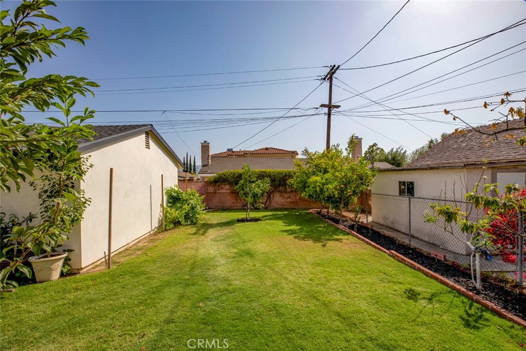 1748 Bel Aire Drive Glendale, CA 91201 - Photo 42 of 51 a view of a backyard with plants