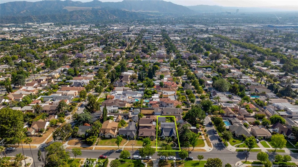 1748 Bel Aire Drive Glendale, CA 91201 - Photo 47 of 51 an aerial view of multiple house