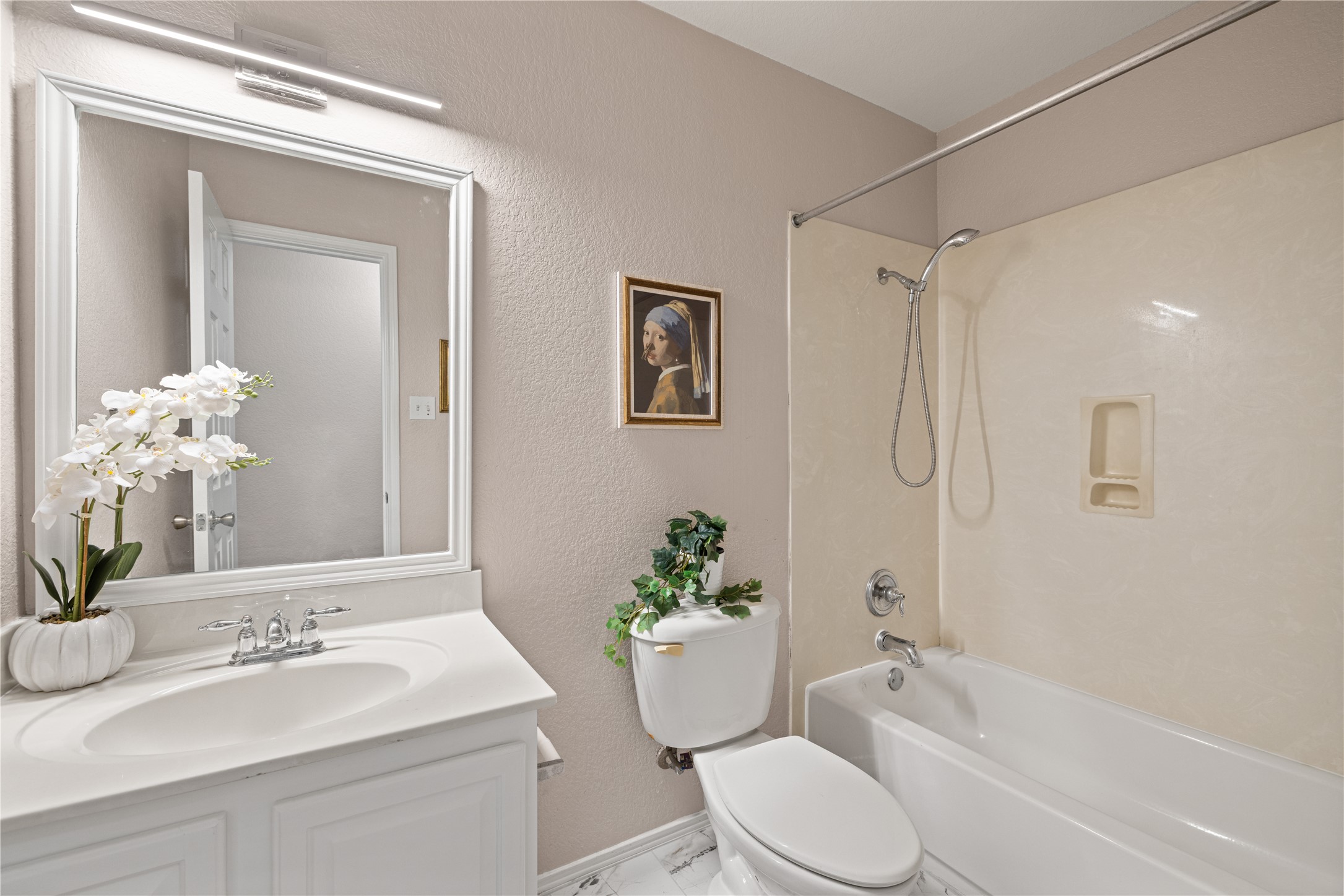 20105 Harrier Flight Trail Pflugerville, TX 78660 - Photo 20 of 35 Full bath with a shower / tub combination