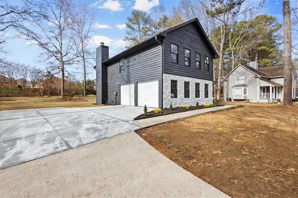 7605 Raleigh Lane Jonesboro, GA 30236 - Photo 4 of 40 a front view of a house with a yard