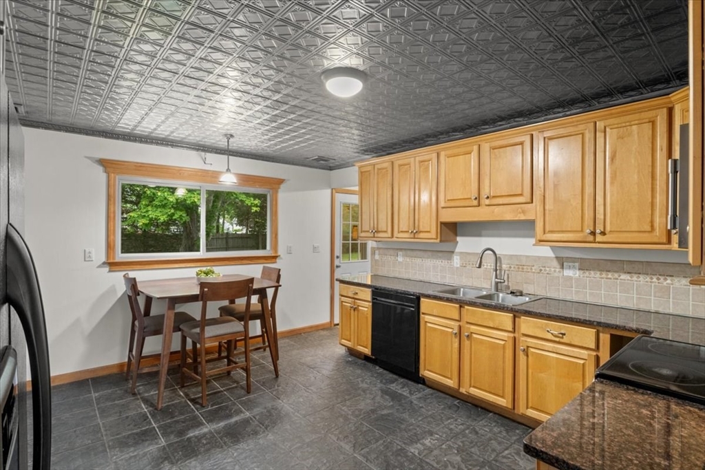11 Pierce Road Marshfield, MA 02050 - Photo 10 of 37 Gallery Image 10