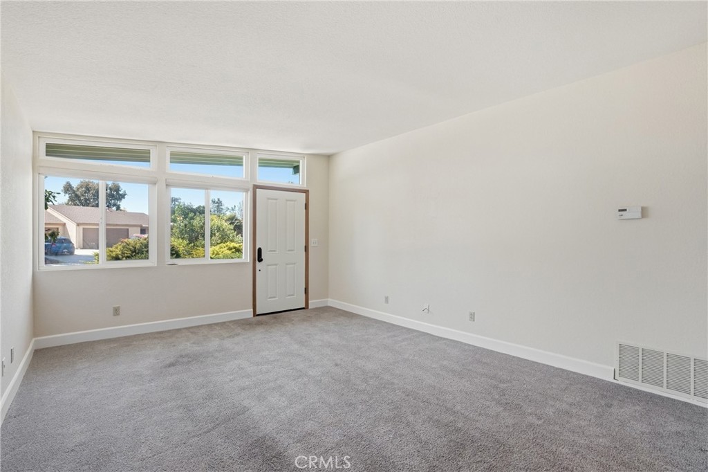 1740 Westfield Road Paso Robles, CA 93446 - Photo 3 of 18 Living Room